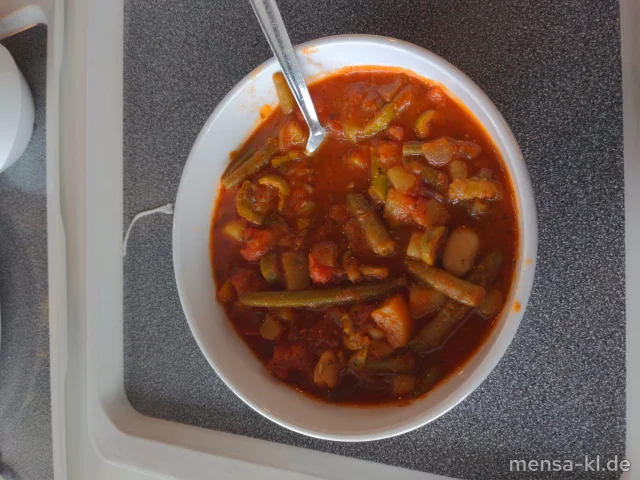 Paprika-Kartoffel-Pfanne mit Sojagranulat (1,3,Sf), dazu Salat