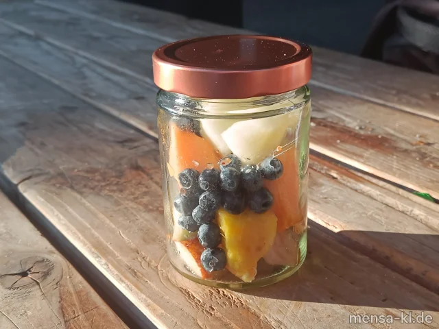 Obstsalat im Glas