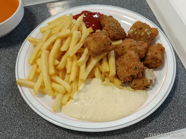 Fisch-Nuggets im Backteig (Fi,Gl,Ei,Sf) mit Mango Curry Dip (9,Gl,Ei,La,Sf,So), Pommes frites und Salat