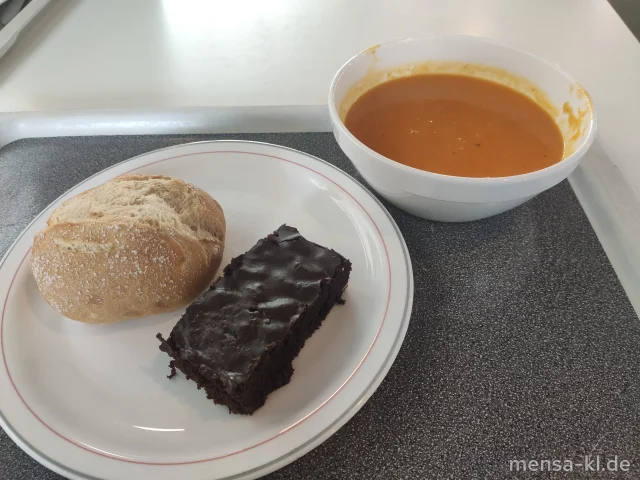 Kartoffel-Kürbis-Suppe (Gl) dazu ein Brötchen (Gl) und ein Stück veganer Schoko-Brownie (Gl)