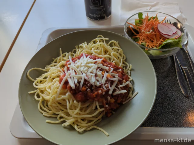 Spaghetti (1,Gl) mit Gemüsebolognese (Sl), dazu Salat