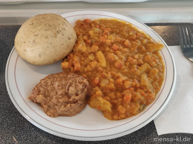 Spargel-Süßkartoffel-Curry (Sf,Se) mit Tomaten-Kichererbsen-Dip (Sf,Se), dazu ein Dinkel-Kürbiskernbrötchen (Gl) und Karottensalat (1,5,Sw,Sf)