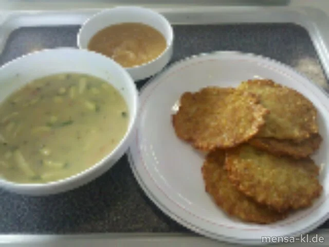 Kartoffel-Zucchinisuppe (V), dazu fünf Kartoffelpuffer (V) mit Apfelmus (3,V)