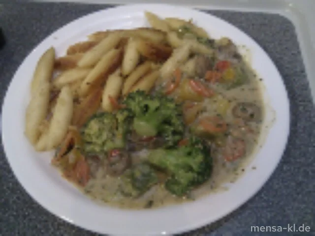 Frische Gemüsepfanne (V) mit Paprika, Broccoli und Karotten, Schupfnudeln und Salat