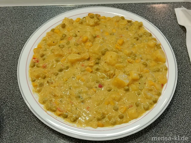 Kartoffel-Curry mit Kichererbsen, Mais, Erbsen, Paprika und Mango (Sl), dazu einen Beilagensalat nach Wahl