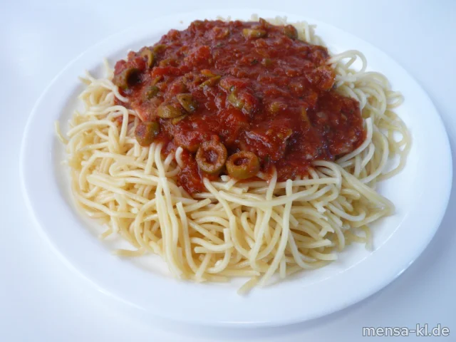 Große Portion Spaghetti (V) mit Tomaten-Oliven-Soße (V), dazu Salat (V)