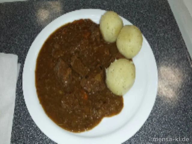 Sauerbratengulasch (R,A), Spätzle und Salat