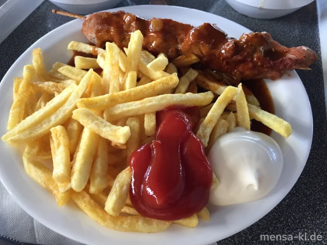 Fleischspieß (4,S,Lfrei) mit Schaschliksoße (9,Lfrei), Pommes frites (Lfrei) und Salat (Lfrei)