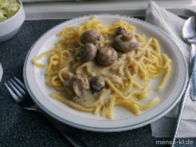 Steinchampignons in Kräuterrahm (1,3,5,Gl,La,Sw,V), Spätzle (1,Gl,Ei,V) und Salat (V)